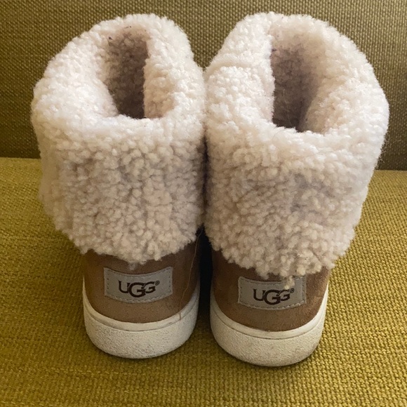 UGG Brown Ankle Boots with Cream Fur - Picture 3 of 9